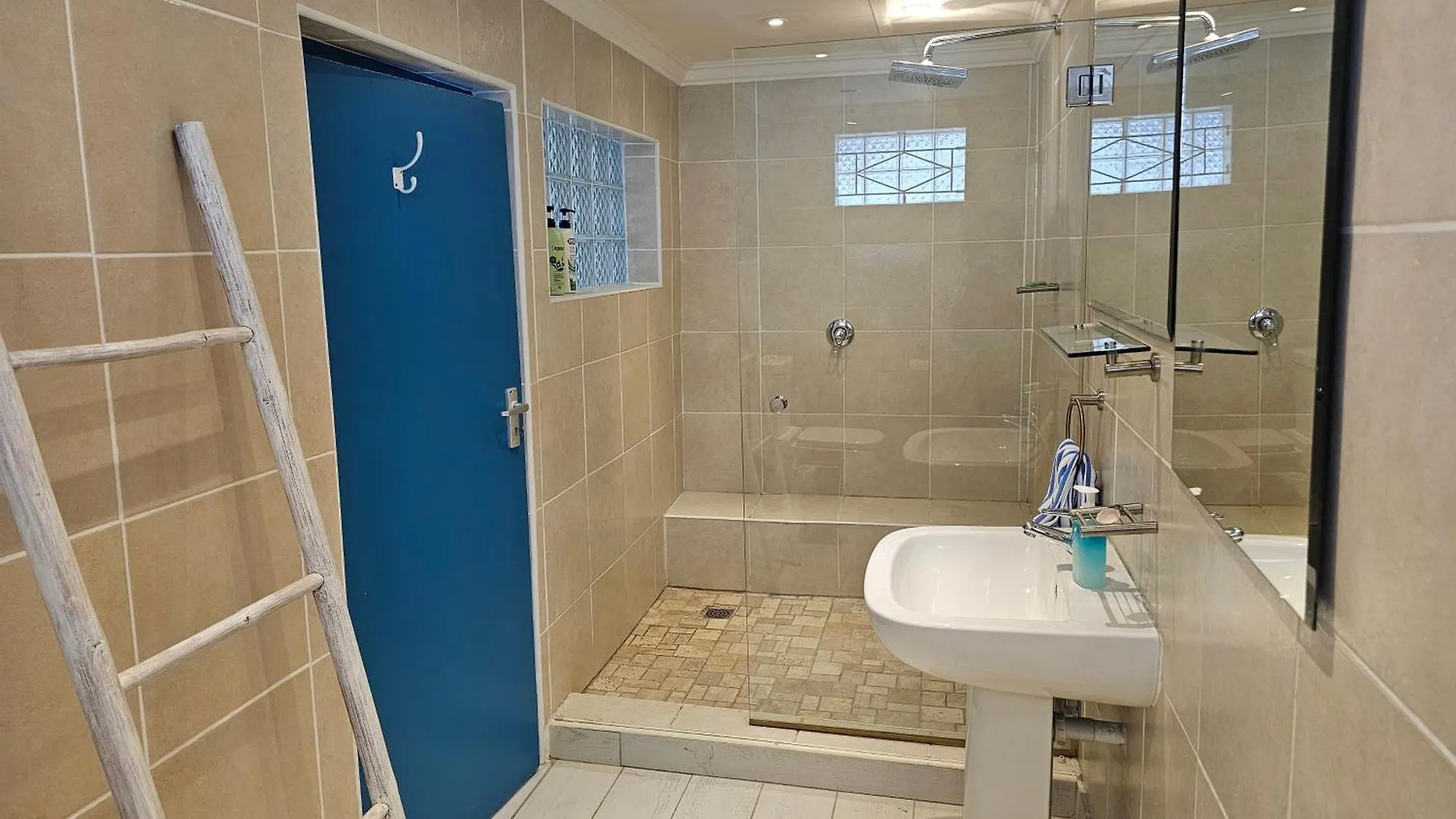 Homestay Rachawadee Accomodation​ & Health Spa Simon's Town South Africa
